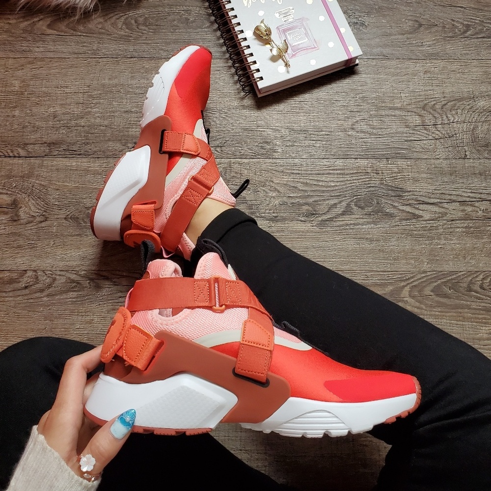 NEW Nike Huarache City - Picture 2 of 8